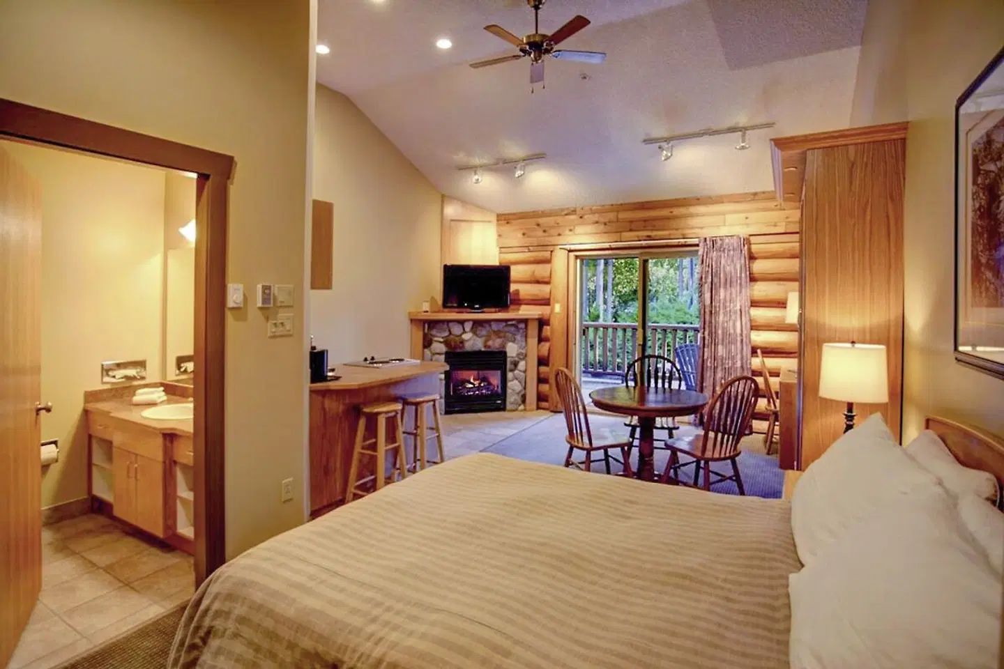 Tigh-Na-Mara Seaside Spa Resort ROOM_EXAMPLE