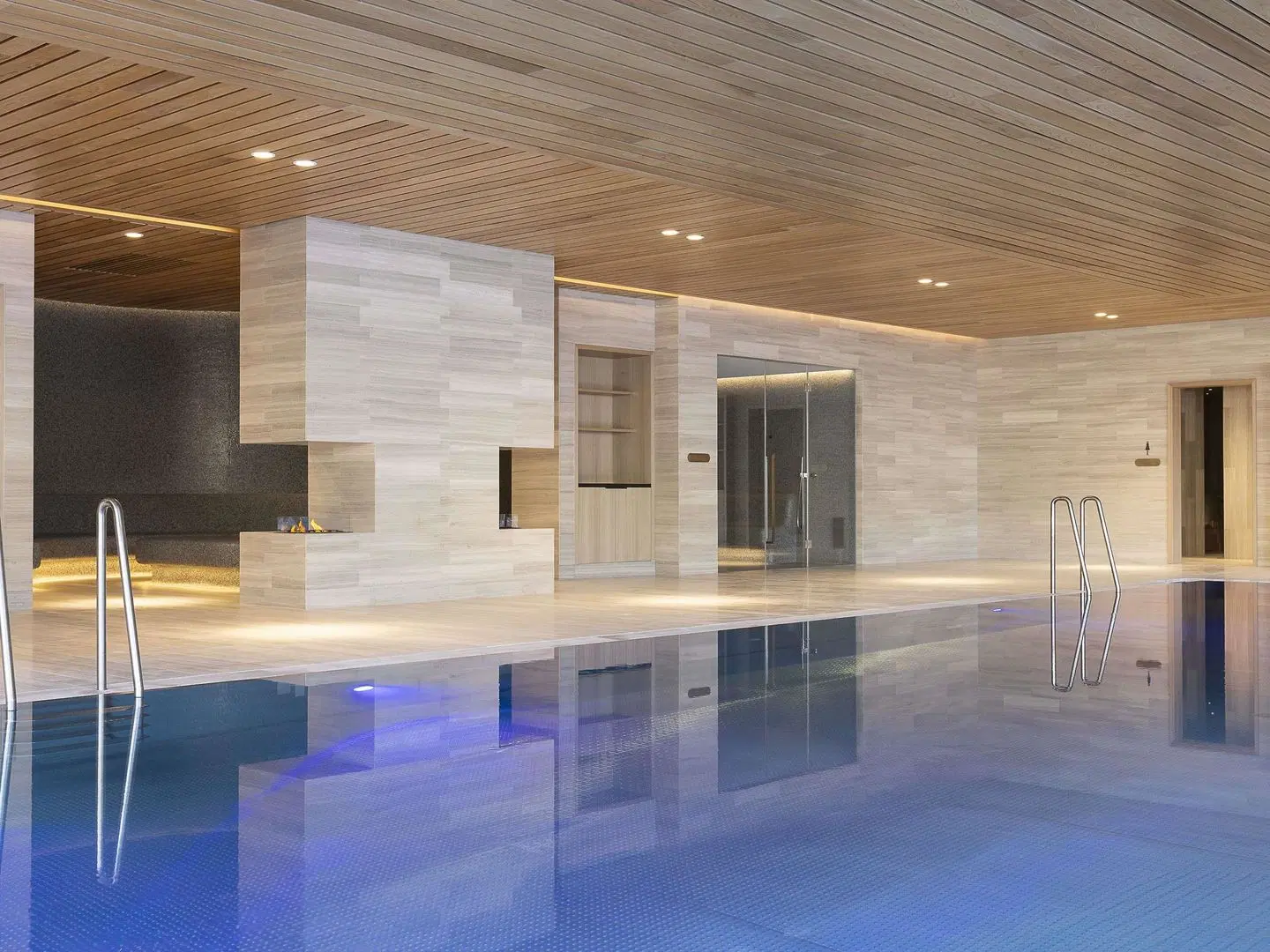 Fairmont Golden Prague Hotel Hallenbad