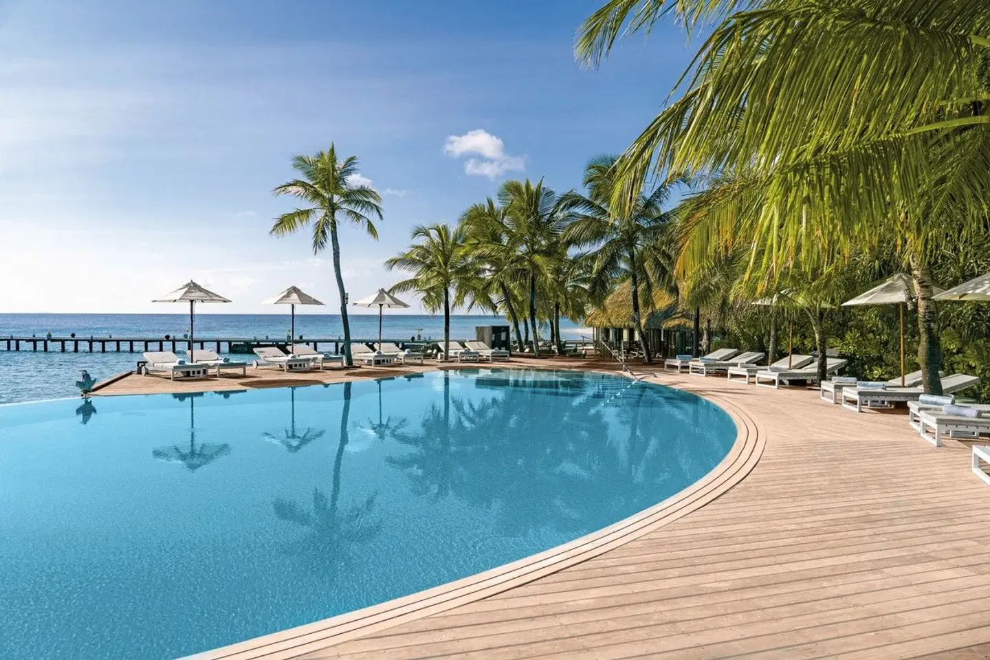 Komandoo Island Resort & Spa OUTDOOR_POOL