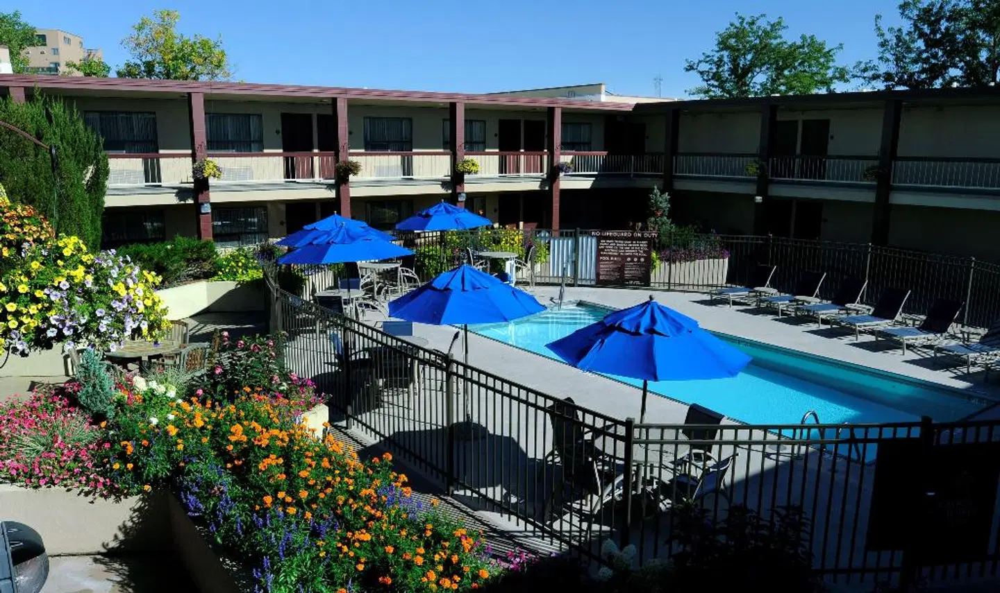 Best Western PLUS Clocktower Inn OUTDOOR_POOL