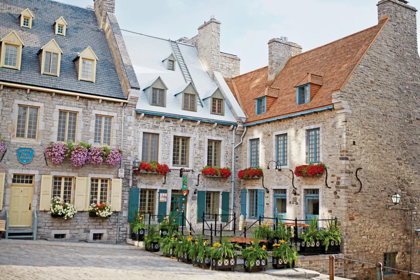 Bienvenue au Québec EXTERIOR