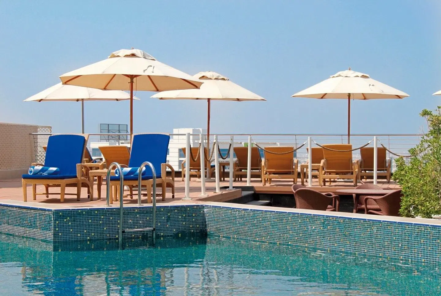 Golden Tulip Muscat OUTDOOR_POOL