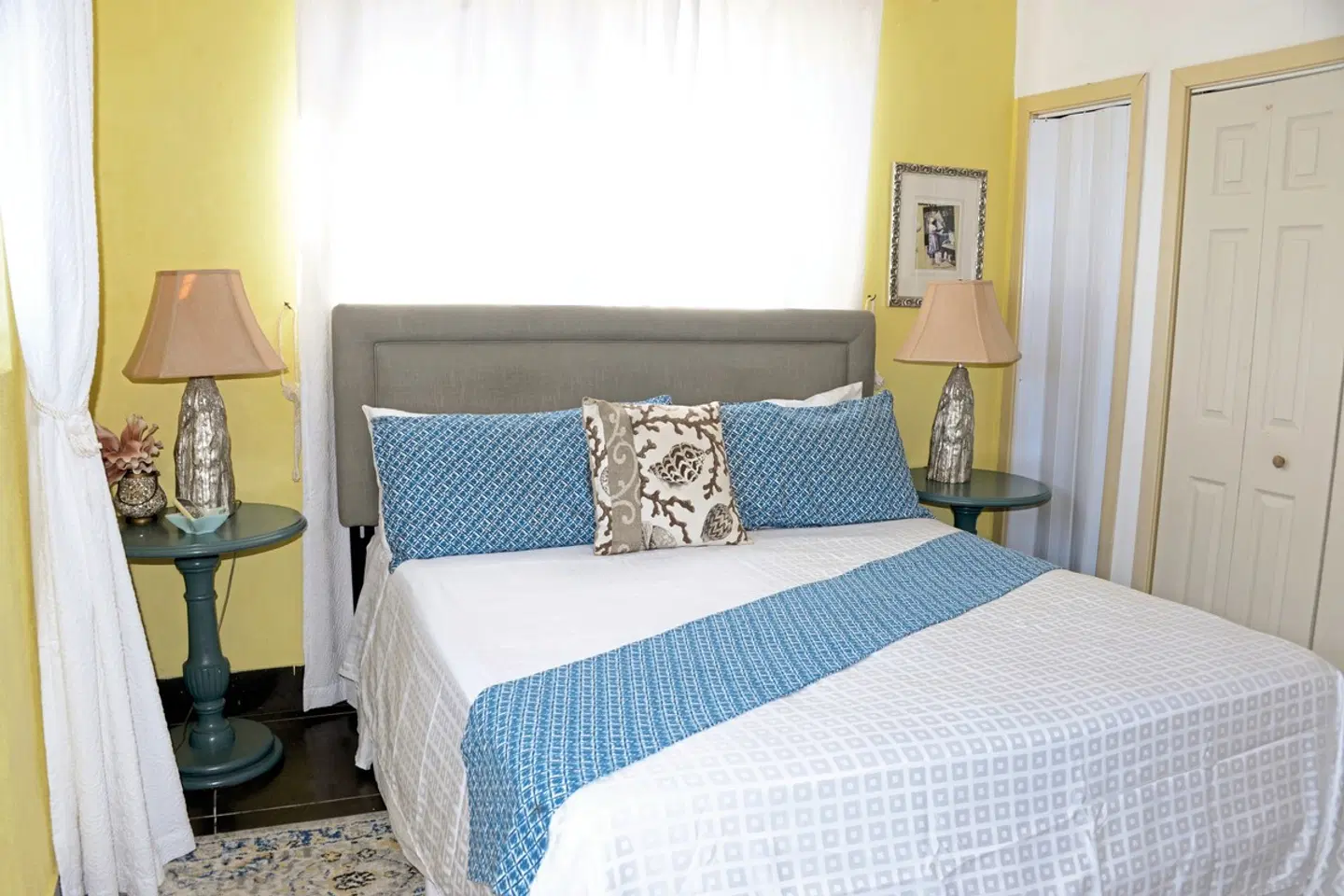 Rollezz Villas Beach Resort ROOM_EXAMPLE