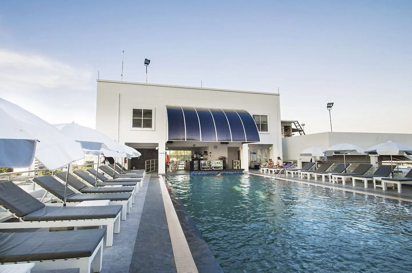 Flipper House OUTDOOR_POOL