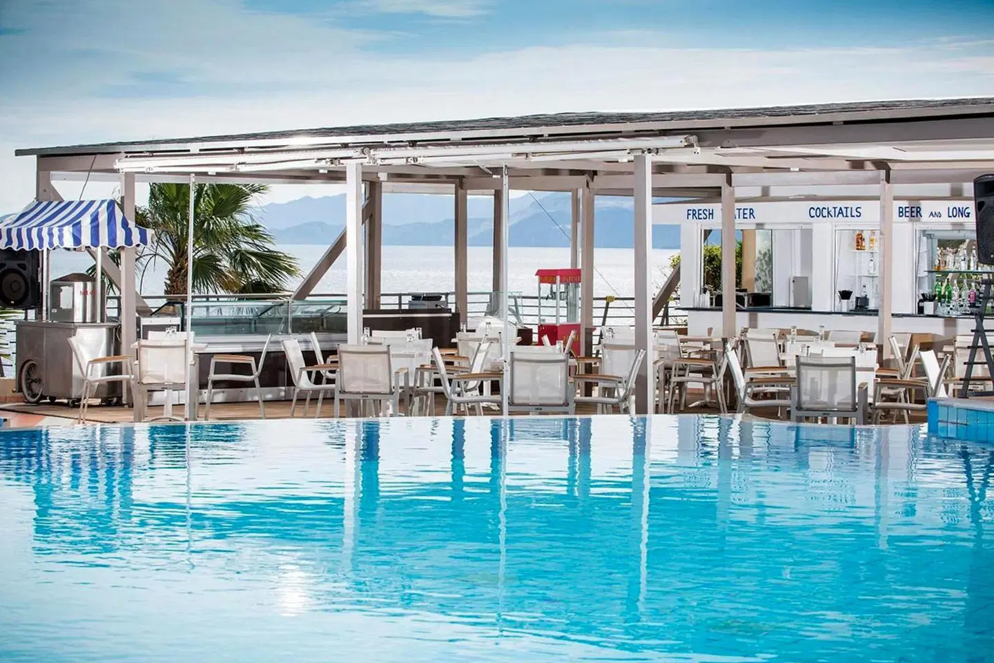 Blue Marine Resort & Spa Hotel Bar