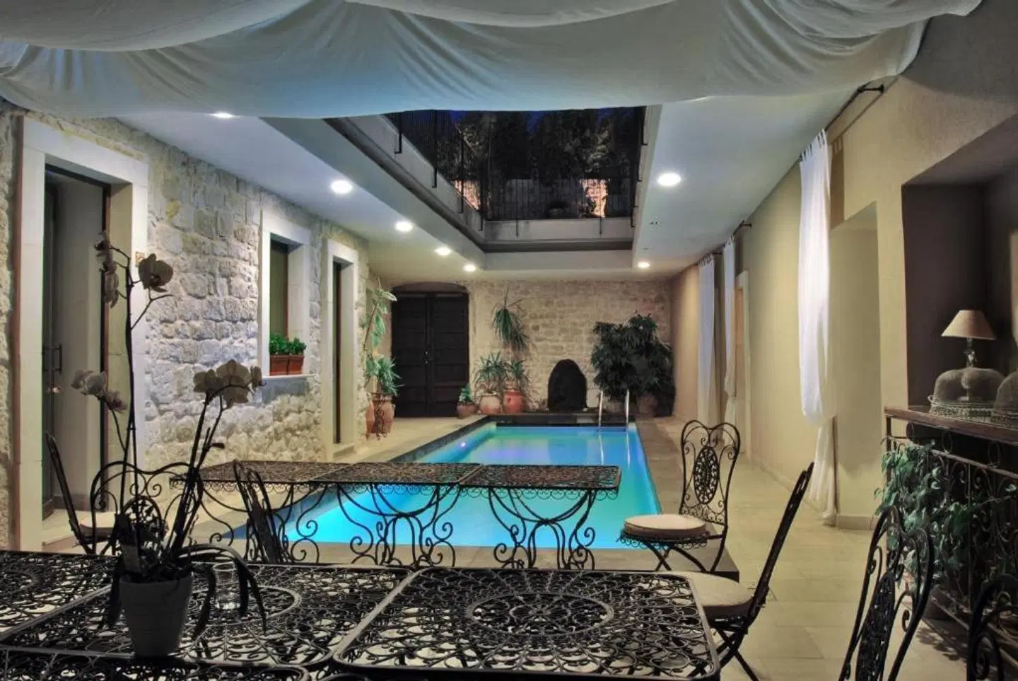 Borgo Hedone Hallenbad