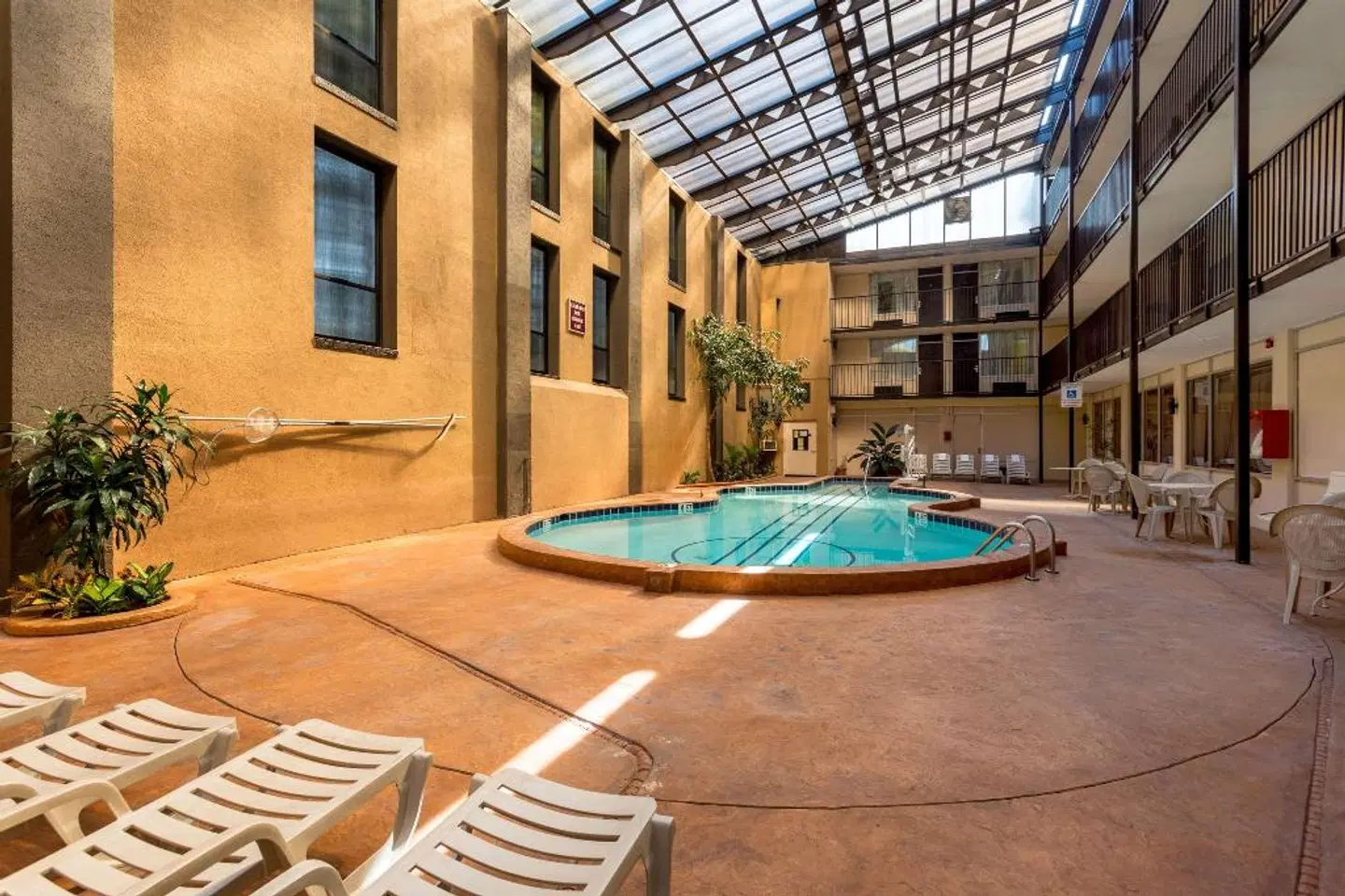 Ramada Nashville Stadium Hallenbad