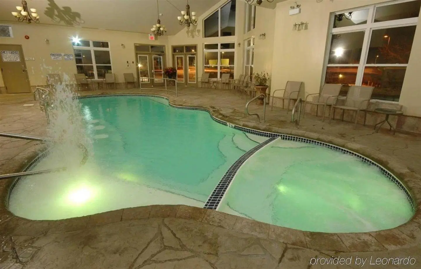 Days Inn by Wyndham Kingston Hallenbad