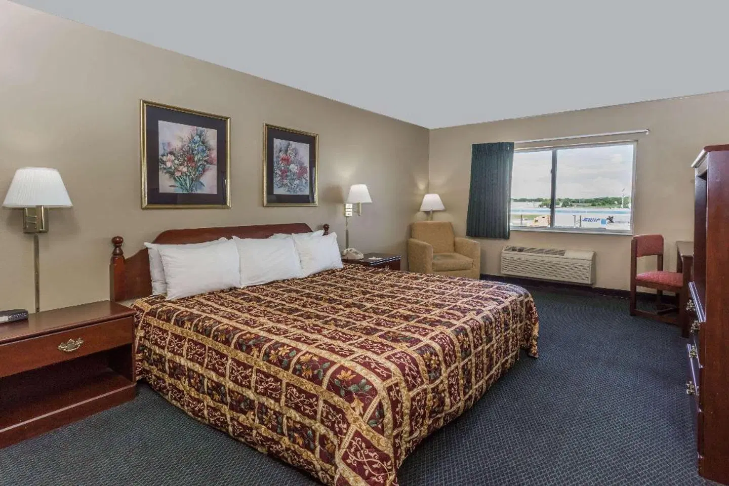Days Inn & Suites by Wyndham of Morris ROOM_EXAMPLE