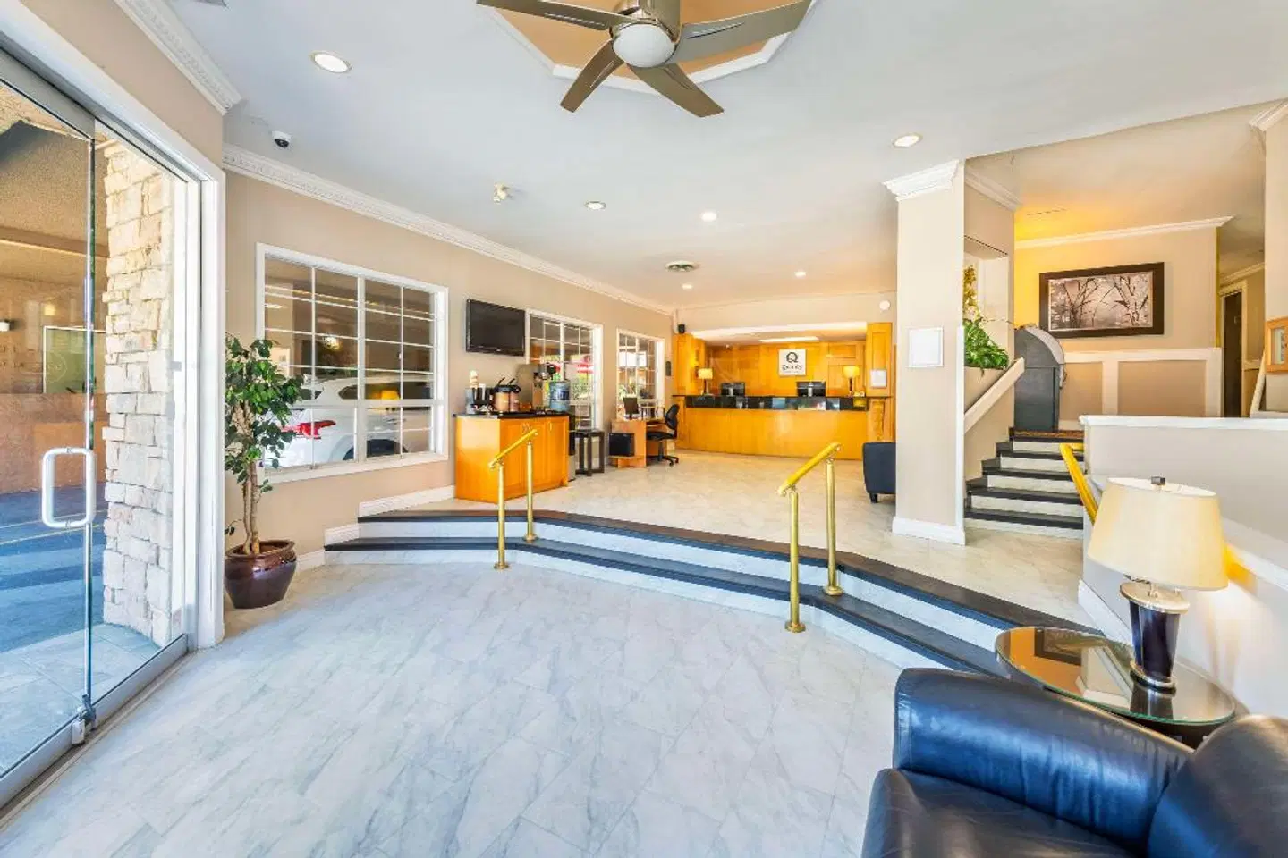 Quality Inn Downtown Inner Harbour LOUNGE_LOBBY