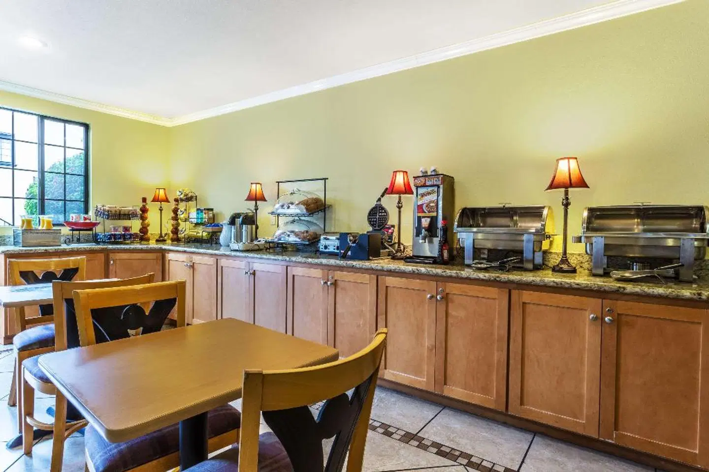 Ramada Mountain View Bar