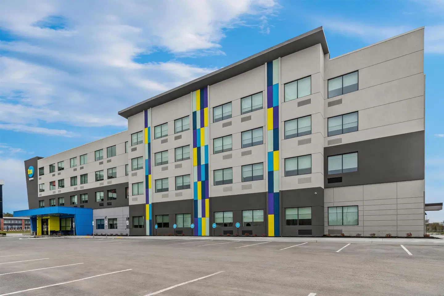 Tru by Hilton Oshawa EXTERIOR