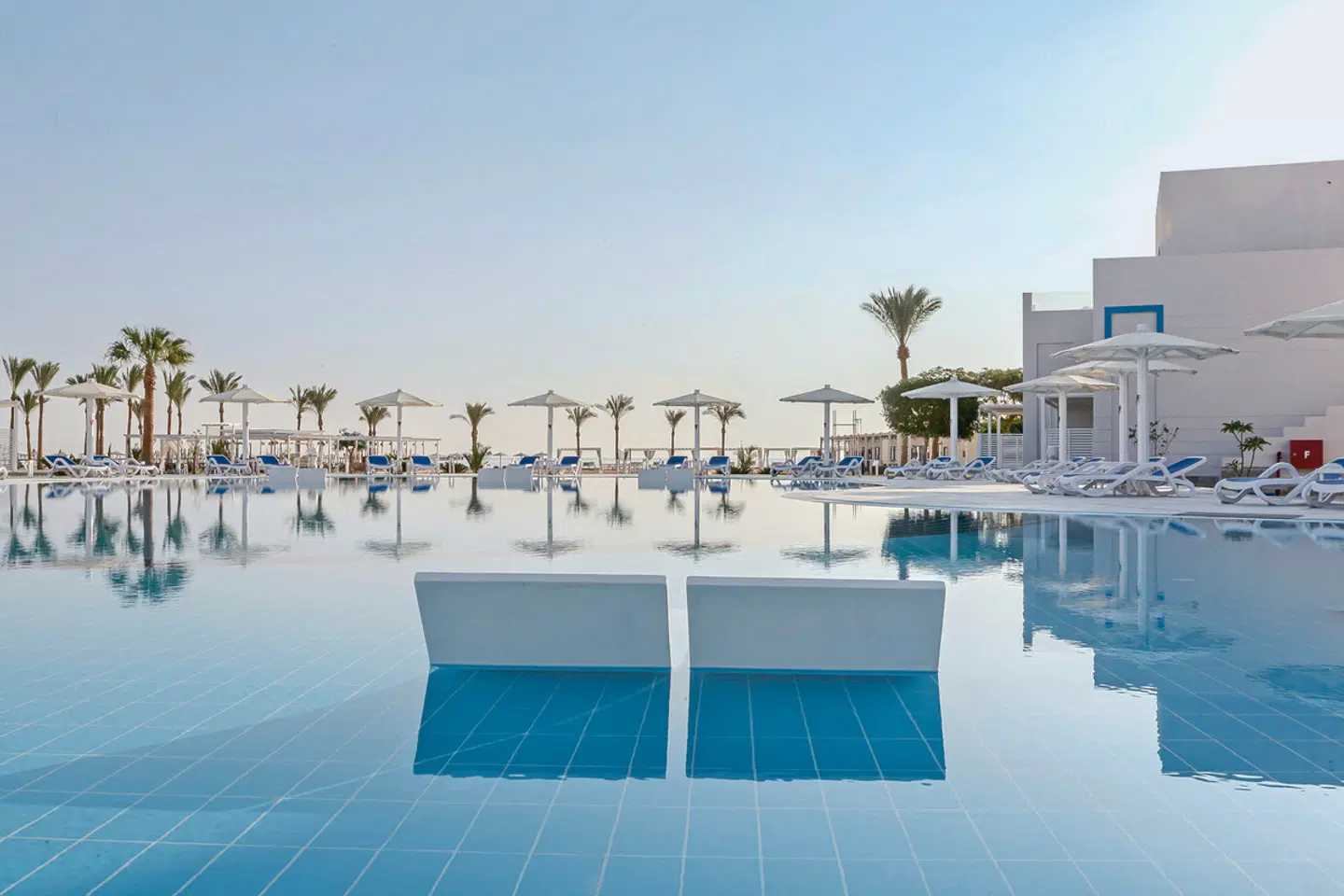 Casa Blue Resort OUTDOOR_POOL