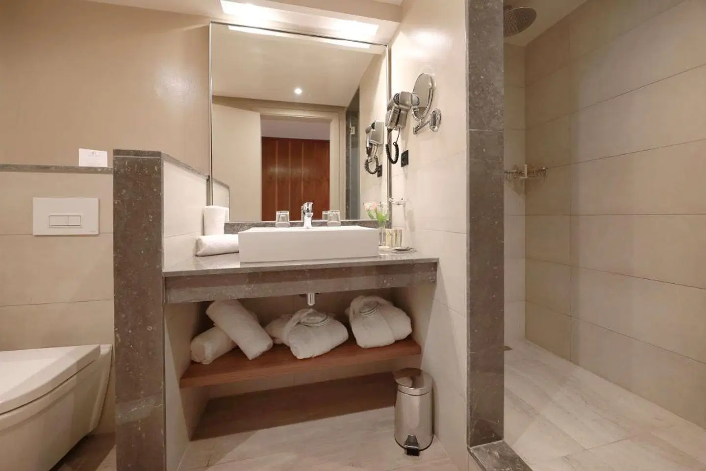 Kenzi Rose Garden Badezimmer