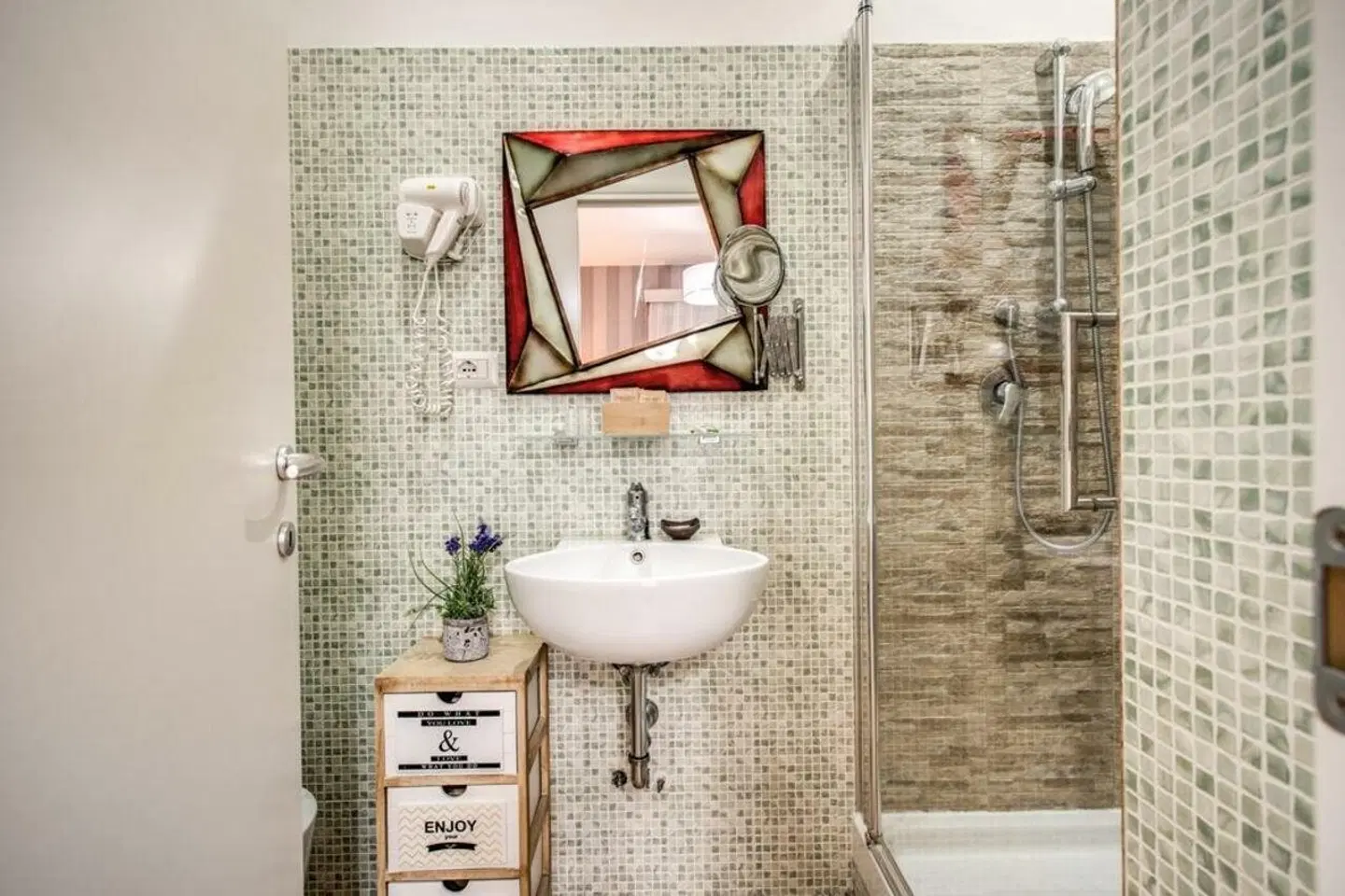 Santamaggiore Inn Badezimmer