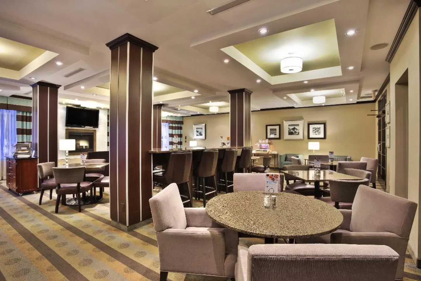 Holiday Inn Express & Suites Kingston LOUNGE_LOBBY