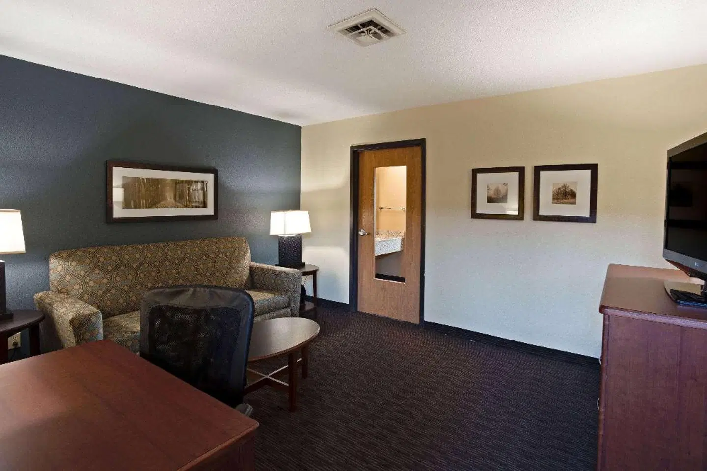 AmericInn by Wyndham Bay City ROOM_EXAMPLE