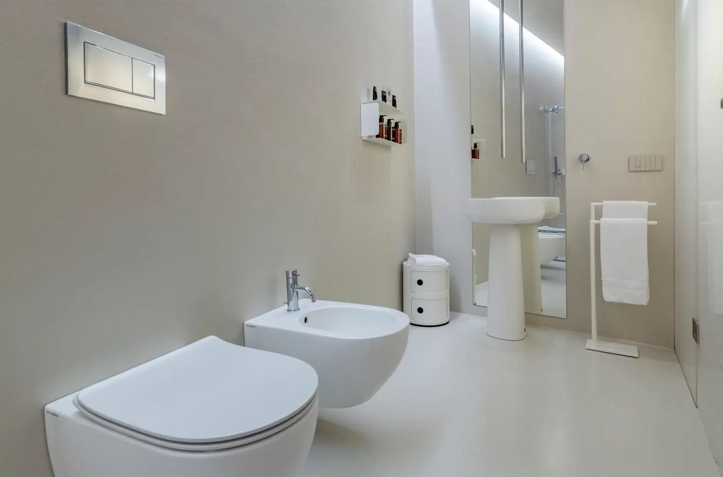 Five Place Design Suite & Apartments Badezimmer