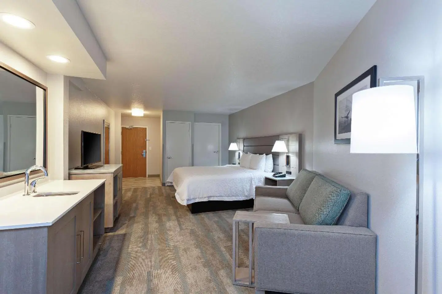 Hampton Inn & Suites Hermosa Beach ROOM_EXAMPLE