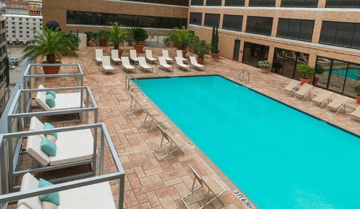 Hilton Houston Plaza/Medical Center OUTDOOR_POOL