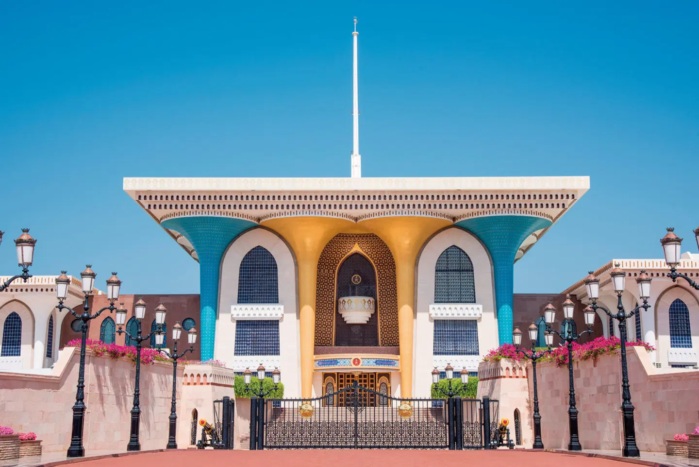 Oman erfahren mit Chauffeur - Mit dem Allrad durch grandiose Landschaften Terrasse