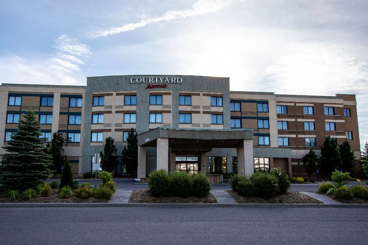 Courtyard by Marriott Kingston Highway 401/Division Street EXTERIOR