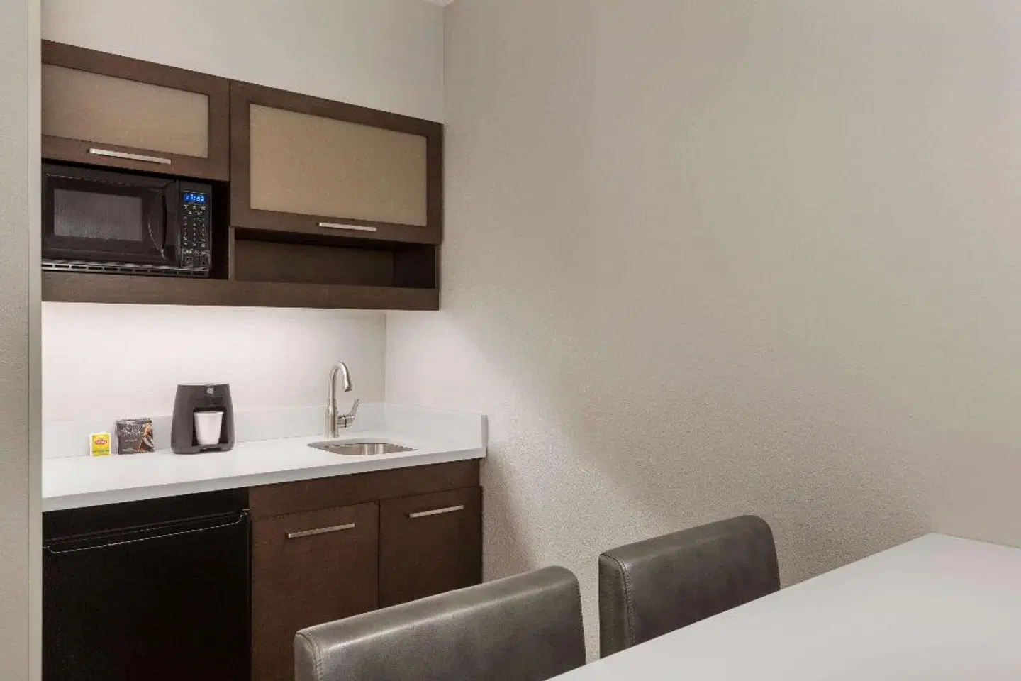 Ramada by Wyndham Suites Orlando Airport ROOM_EXAMPLE