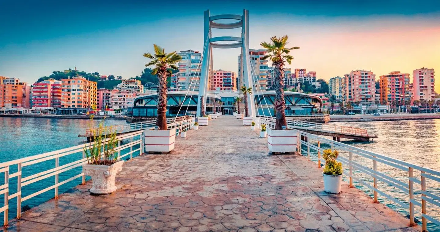 Albanien Rundreise Terrasse