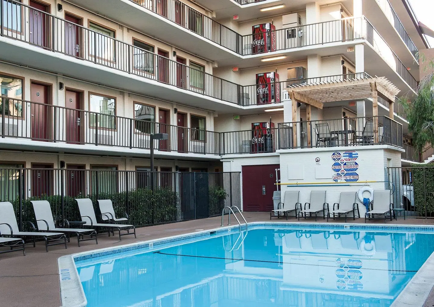 Red Roof Inn San Francisco Airport OUTDOOR_POOL