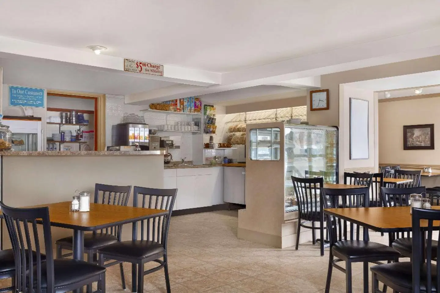 Days Inns & Suites Sault Ste. Marie Bar