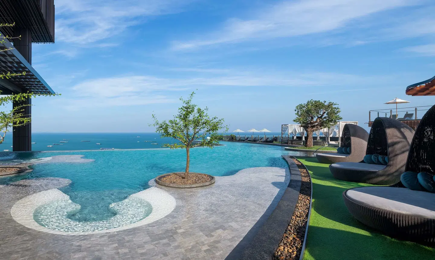 Hilton Pattaya OUTDOOR_POOL