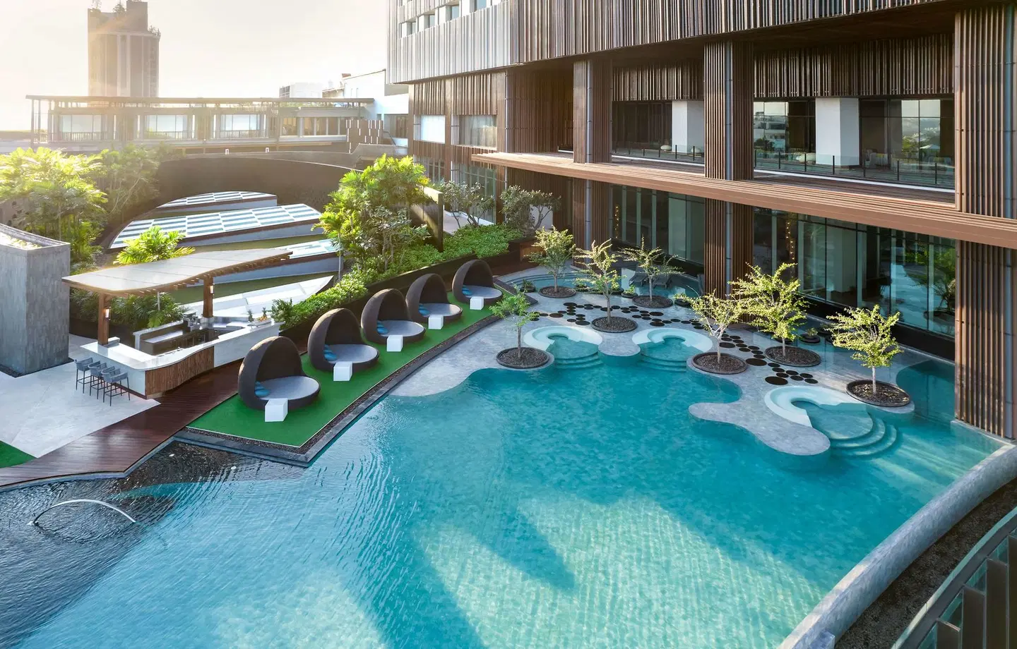 Hilton Pattaya OUTDOOR_POOL