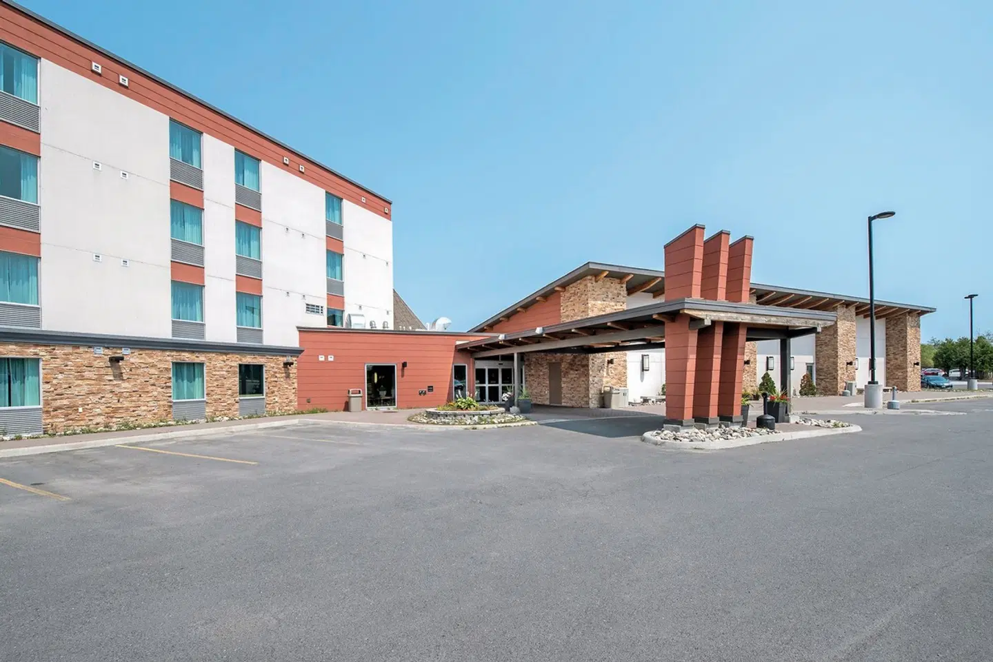 Manitoulin Island Hotel & Conference Centre EXTERIOR