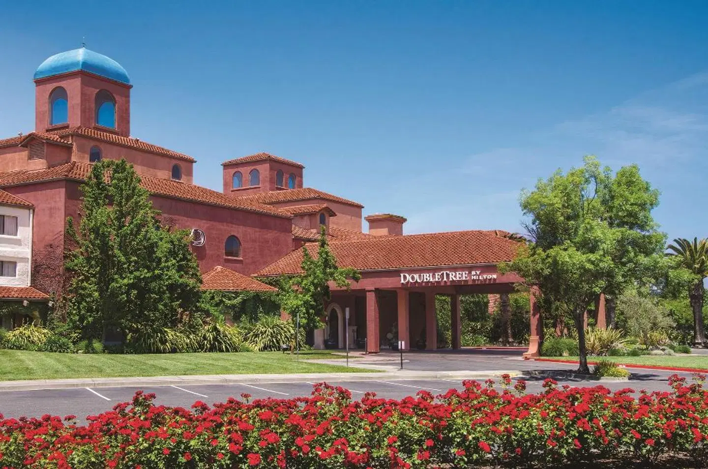 DoubleTree by Hilton Sonoma Wine Country EXTERIOR