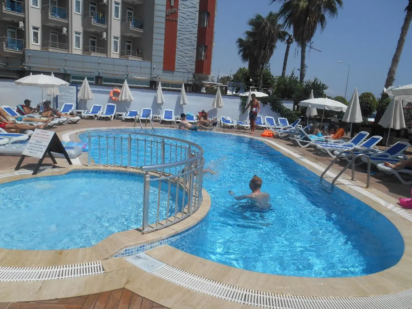 Parador Beach Hotel OUTDOOR_POOL