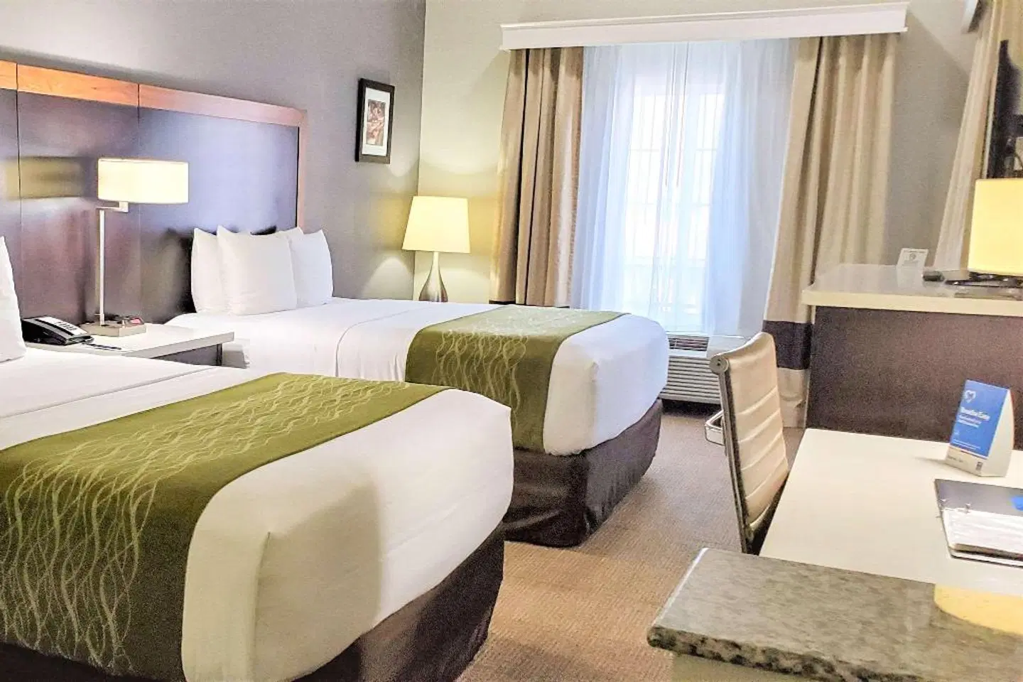 Comfort Inn & Suites Near Universal - North Hollywood - Burbank ROOM_EXAMPLE