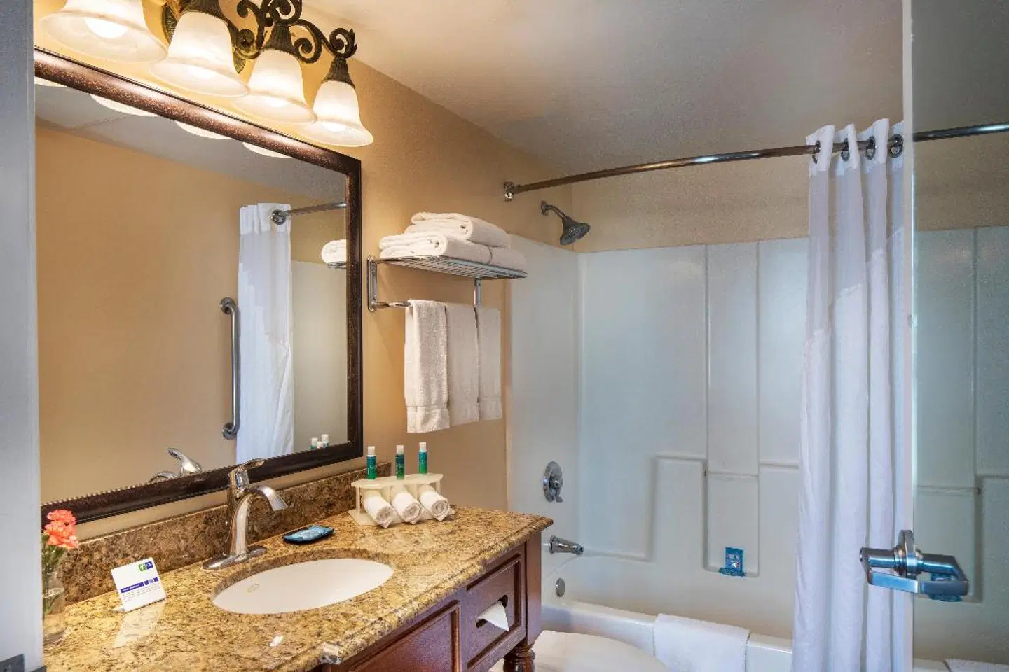 Hotel Virginia Santa Barbara, Tapestry Collection by Hilton Badezimmer