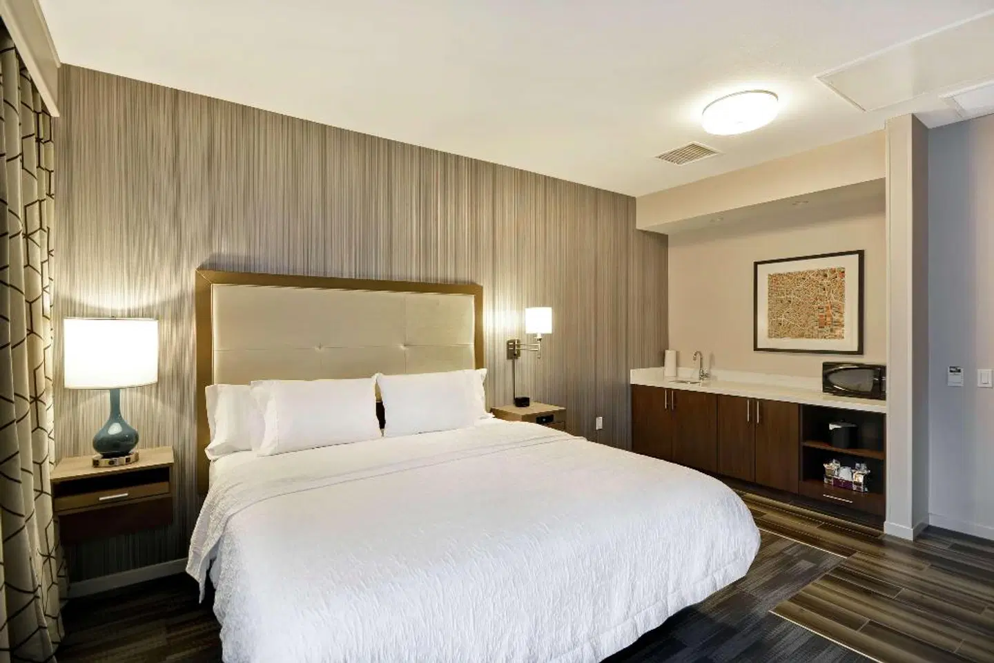 Hampton Inn & Suites Los Angeles Burbank Airport ROOM_EXAMPLE