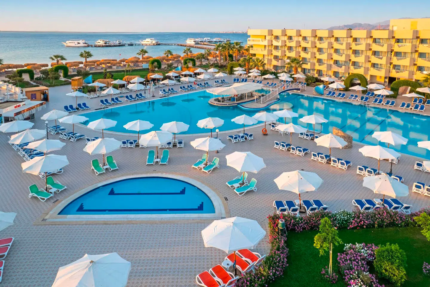 Seven Seas Jolie Bay OUTDOOR_POOL