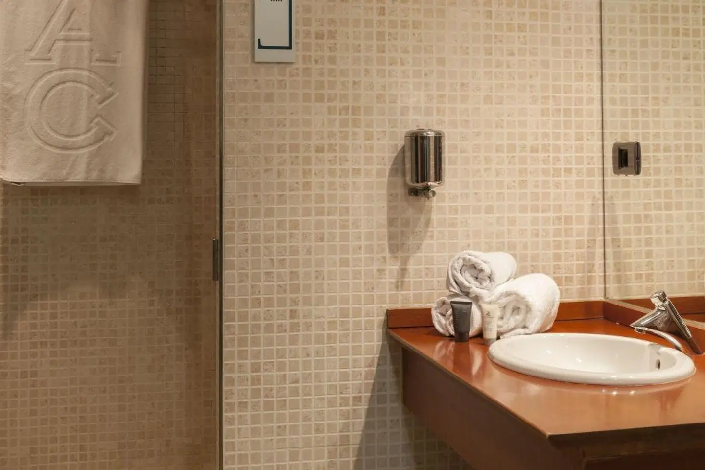 AC Hotel by Marriott Murcia Badezimmer