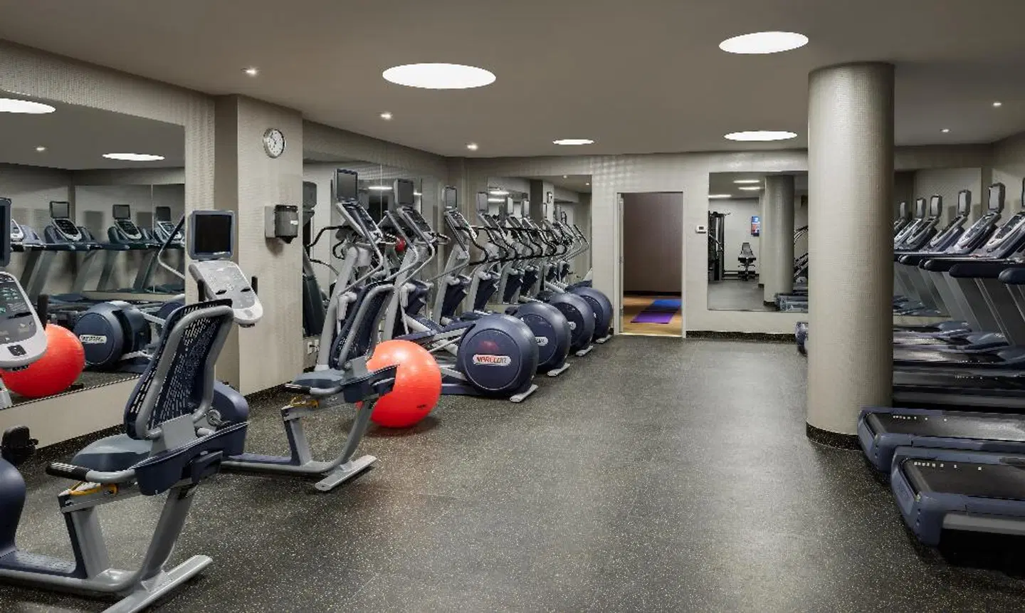 Crowne Plaza JFK Airport New York City SPORTS_AND_LEISURE