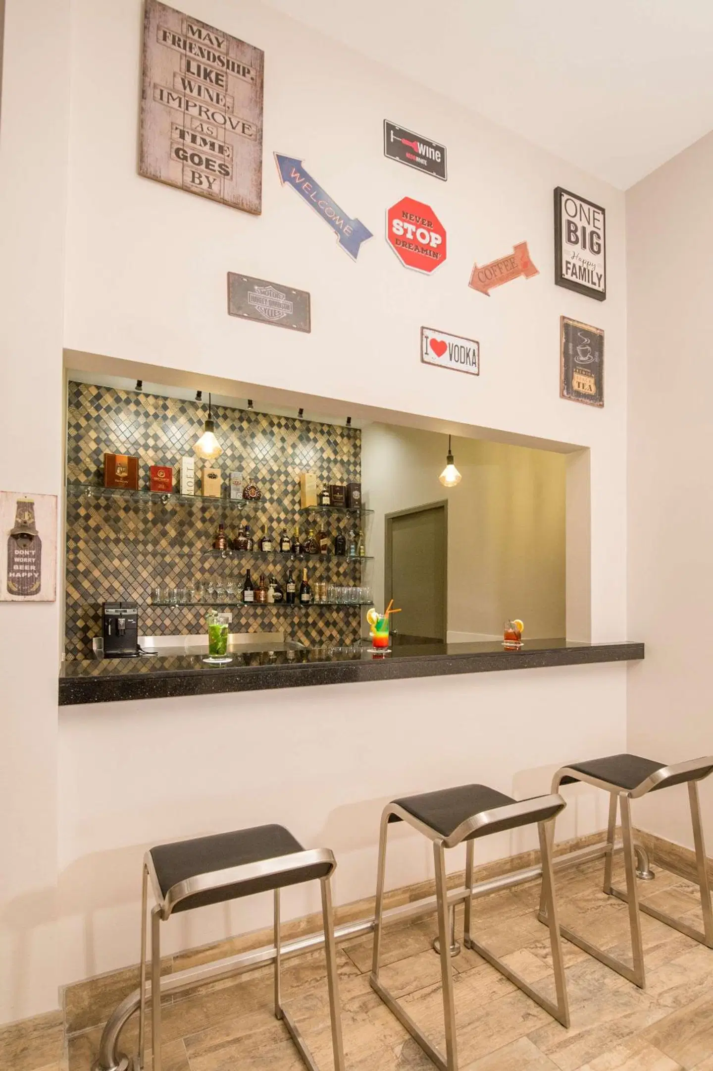 Best Western Plus Posada Royale Hotel & Suites Bar