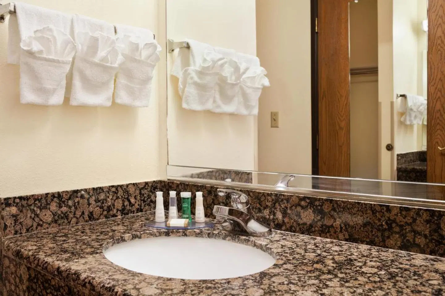 Baymont by Wyndham Anderson Badezimmer