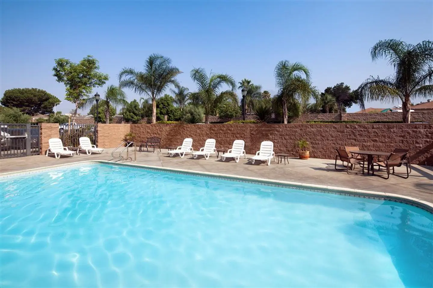 Four Points by Sheraton, Ontario-Rancho Cucamonga OUTDOOR_POOL