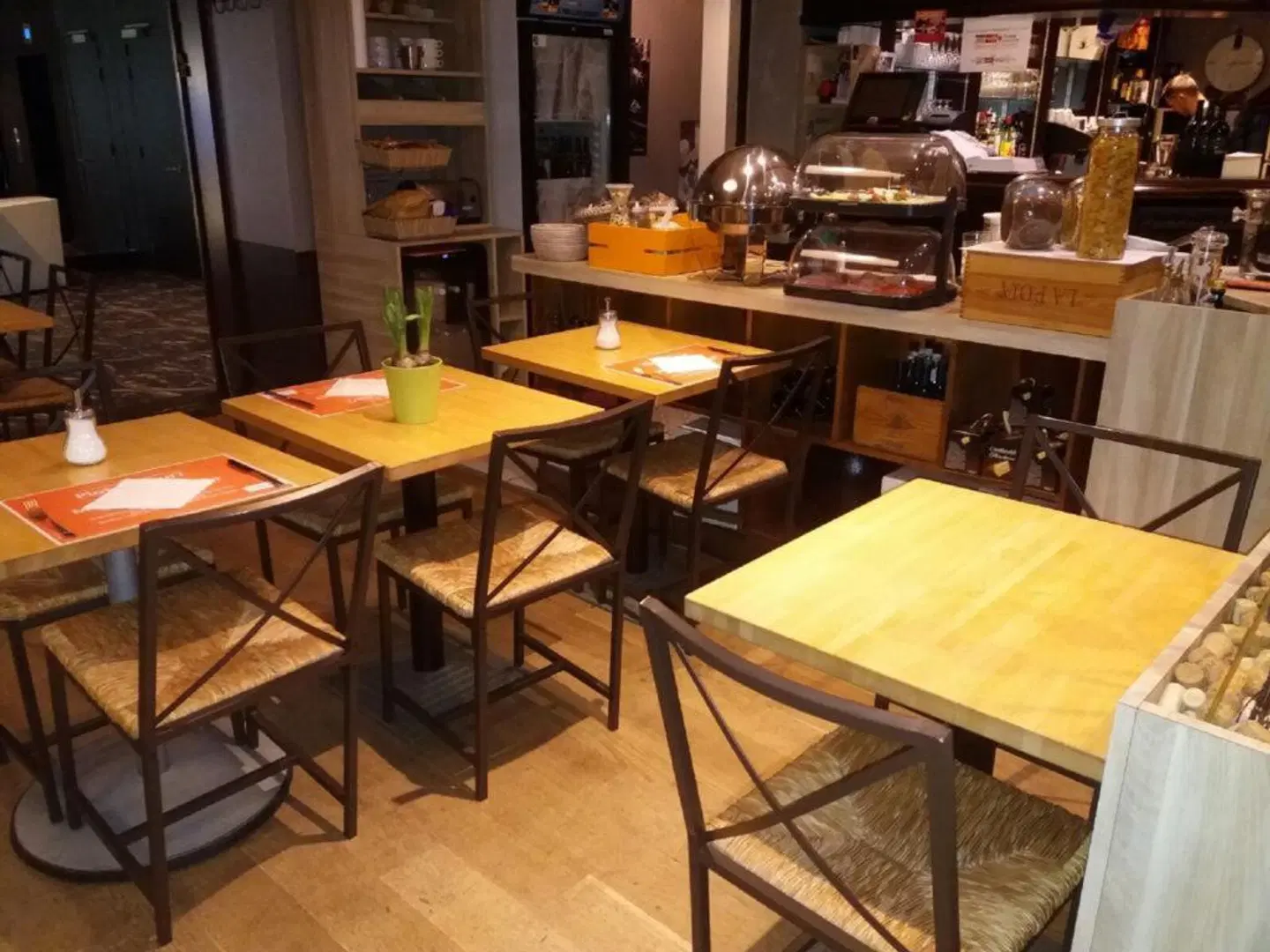 B-aparthotel Regent Restaurant