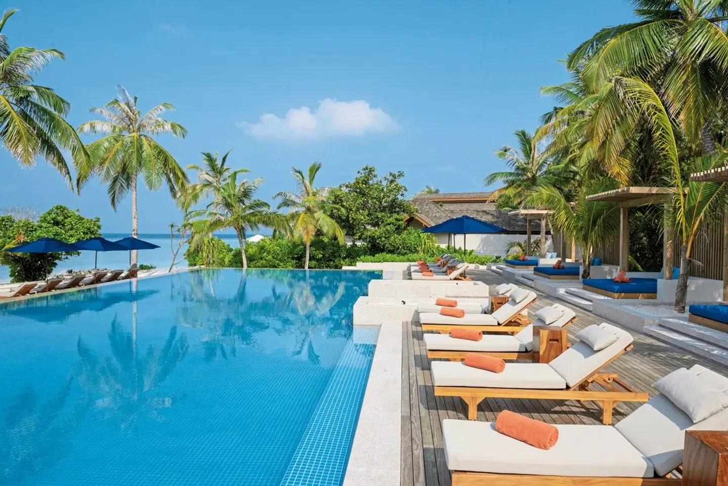 Emerald Faarufushi Resort & Spa OUTDOOR_POOL