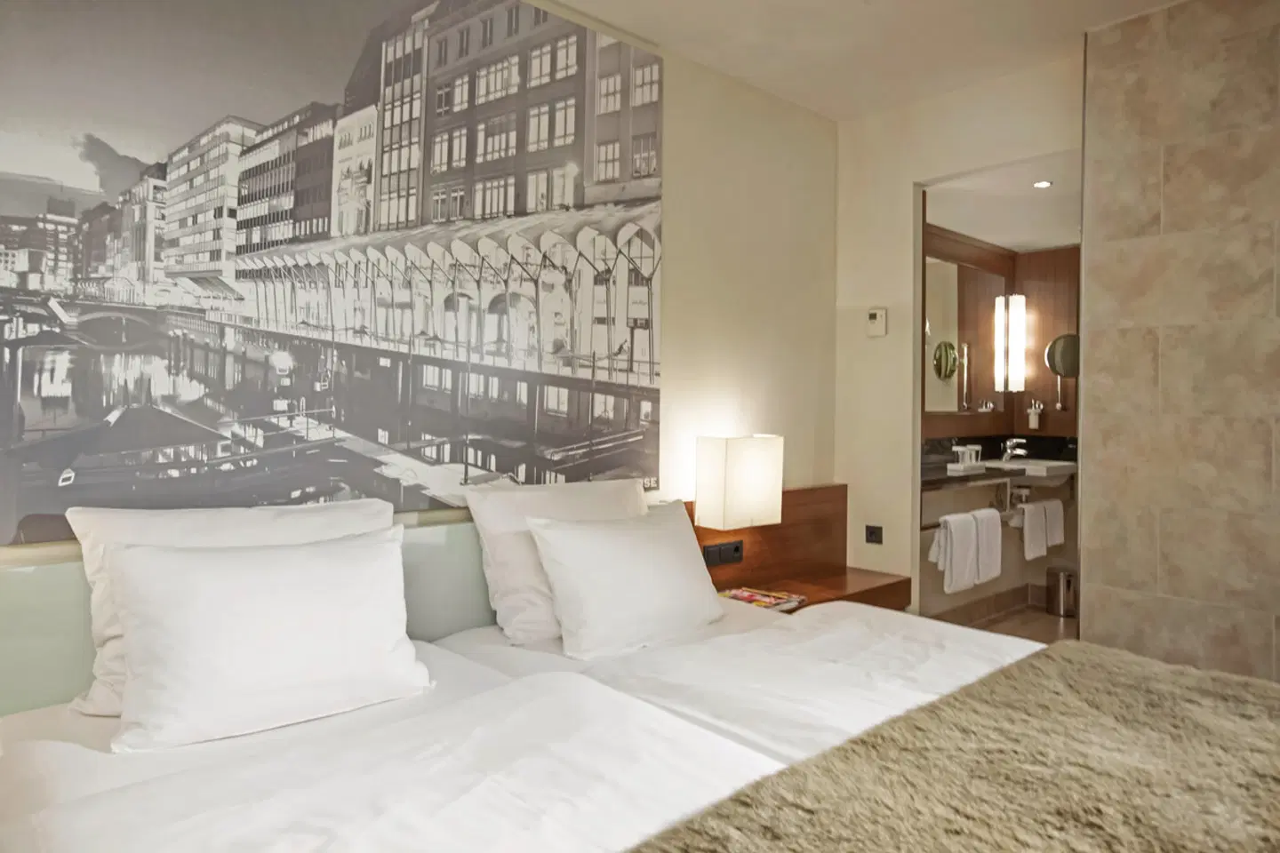 Lindner Hotel Hamburg Am Michel ROOM_EXAMPLE