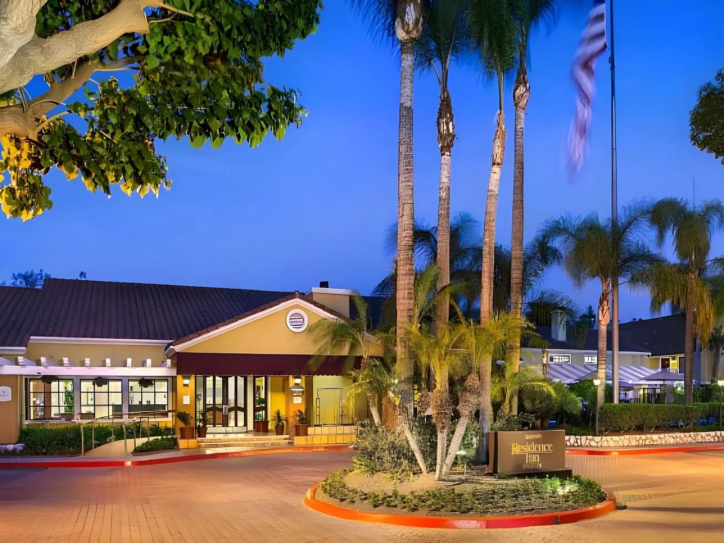 Clementine Hotel & Suites Anaheim EXTERIOR