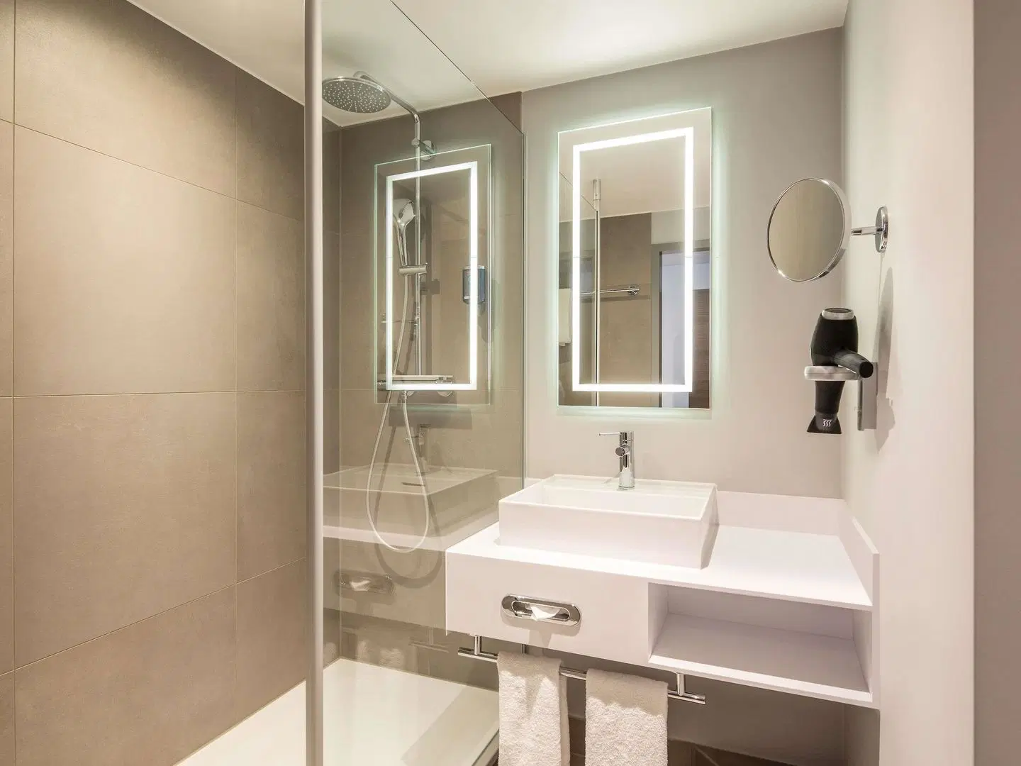 Novotel Hamburg City Alster Hotel Badezimmer