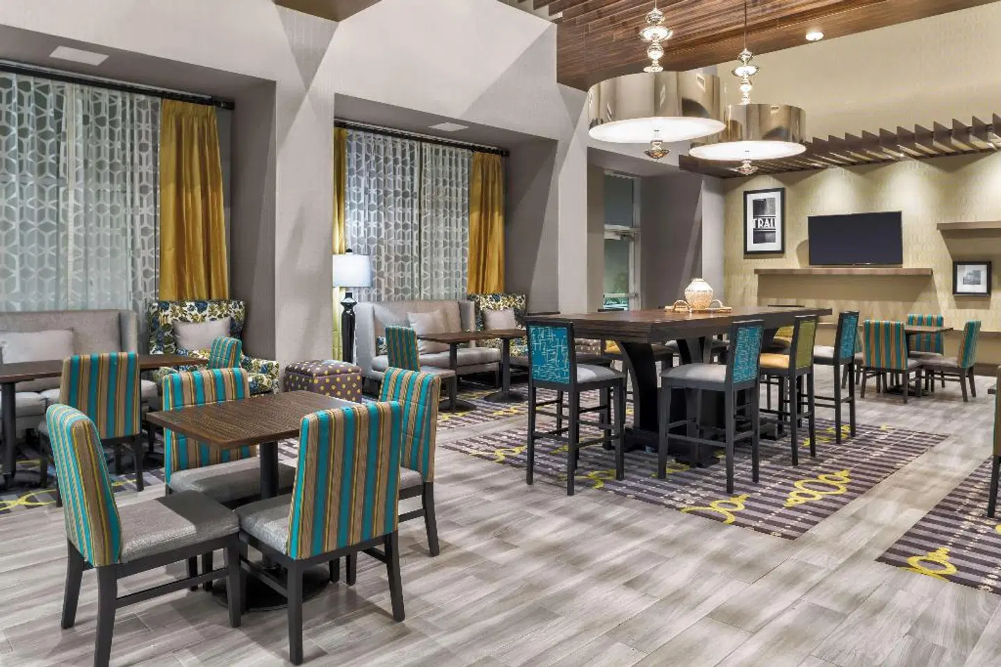 Hampton Inn & Suites Los Angeles/Hollywood Bar